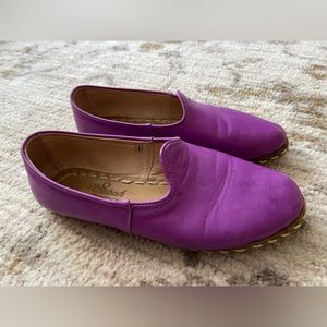 Sabah pink size women’s 39 gently broken in. Color name Mumbai magenta